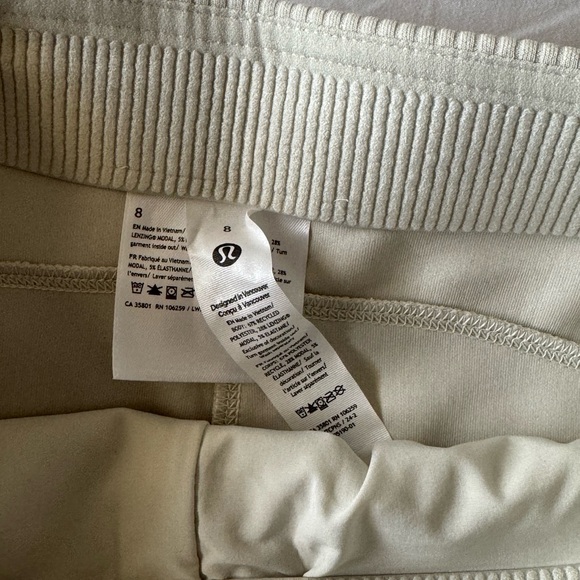 Lululemon Ribben Shorts - Picture 2 of 2